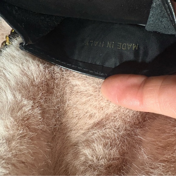 Vintage Chanel crossbody phone case! - Picture 8 of 10